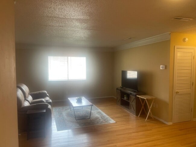 Building Photo - ? Now Leasing in Hanahan! ? First Month Fr...