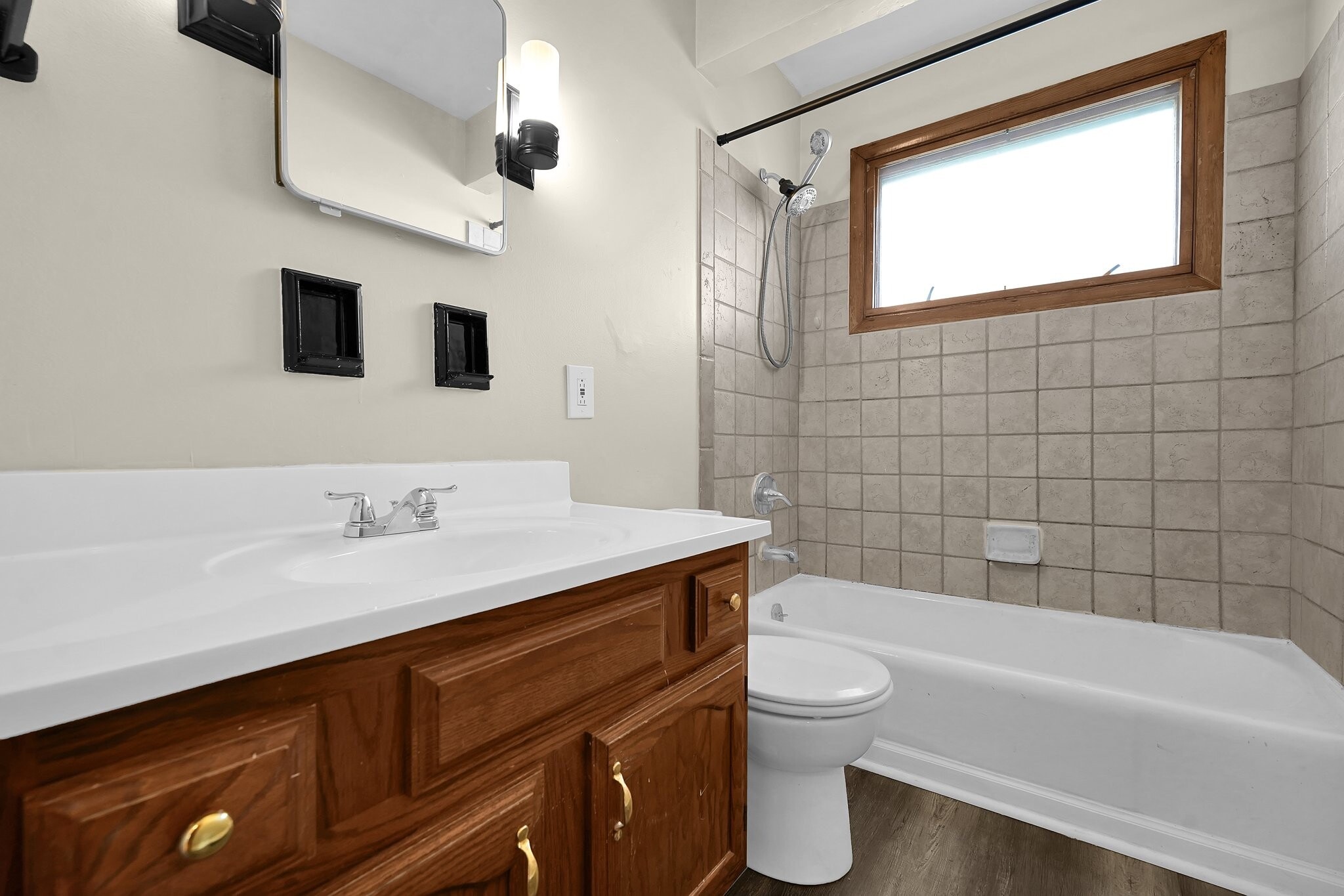 Building Photo - 995 Wiltshire Rd