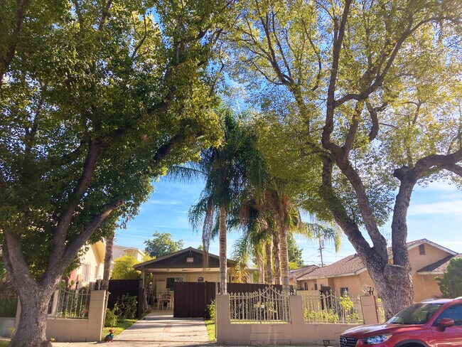 Building Photo - 3332 Thorpe Ave