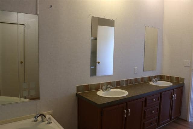 Building Photo - 512 Deer Run