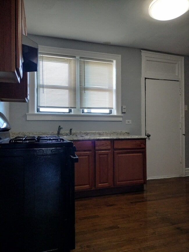 Building Photo - 8000 S Hermitage Ave