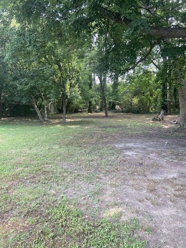 Building Photo - 1632 Janke Rd