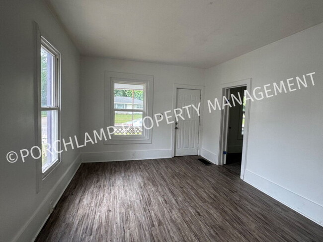 Building Photo - 283 E Grand Ave