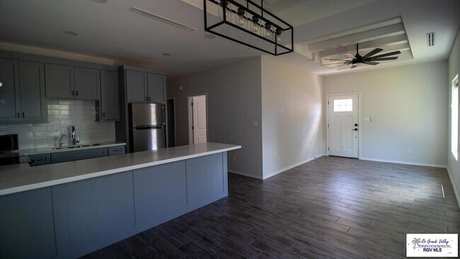 Building Photo - 312 E Magnolia Ave
