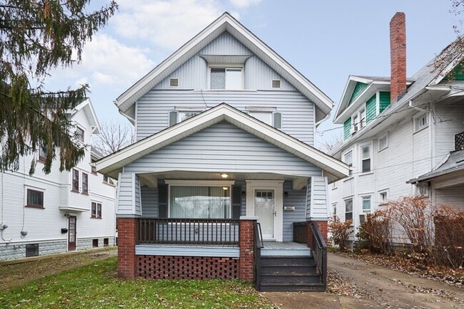 Building Photo - 4 to 5 Bedroom For Rent in North Hill