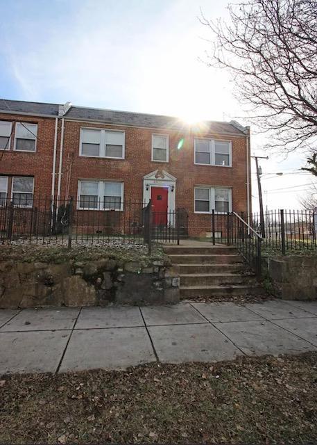 Building Photo - 3301 D St SE