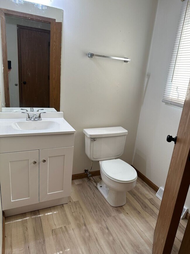 Building Photo - 3 bedroom, 3.5 bathroom, remodeled Southside townhome