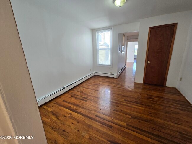 Building Photo - 162 Kearny Ave