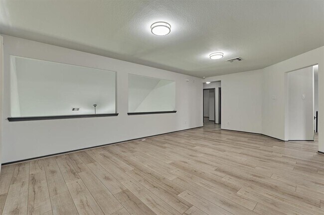 Building Photo - 2211 Treasure Mountain Dr