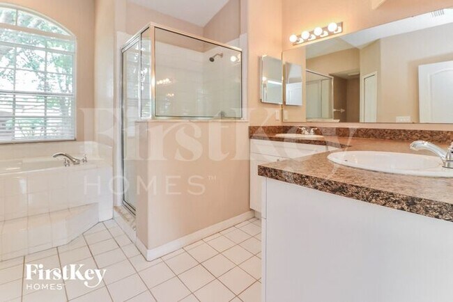 Building Photo - 318 Country Vineyard Dr