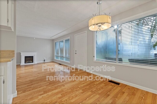 Building Photo - 3539 N Arlington Pl