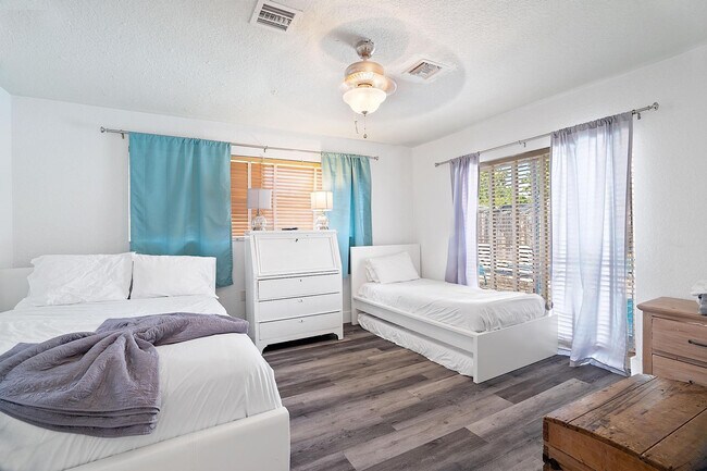 Building Photo - 3221 Spanish River Dr