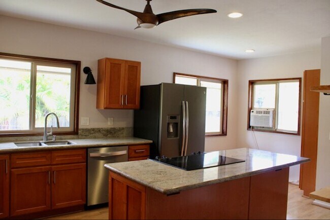 Building Photo - Gorgeous Executive Kailua Home For Rent!