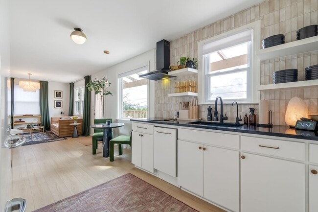 Building Photo - 3804 Lookout Dr