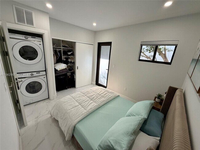 Building Photo - 944 Jefferson Ave