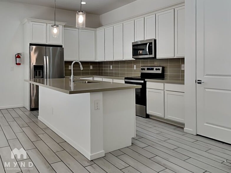 Building Photo - 901 S Smith Rd