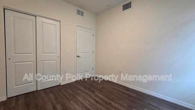 Building Photo - 915 Ariana St