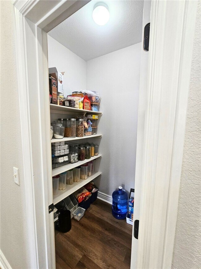 Building Photo - 3803 SW Kite Dr