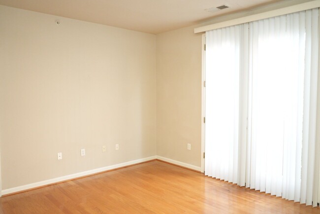 Building Photo - 745 Walker Square, Apt #3A