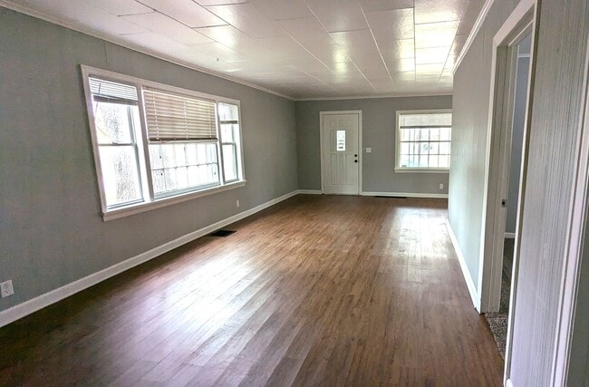 Building Photo - 1920 5th St