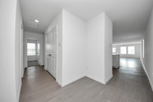 Building Photo - 10411 Birds Nest Dr