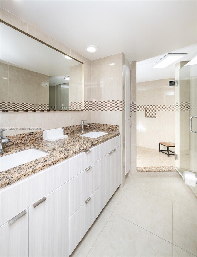 Building Photo - 1833 S Ocean Dr
