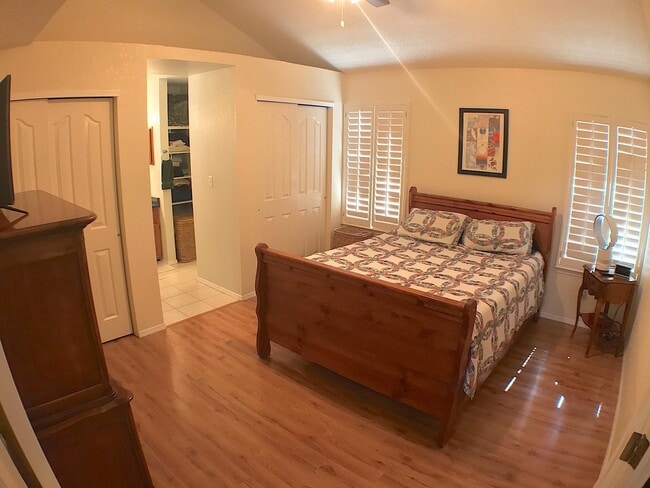 Building Photo - East El Paso 3 bed Refrig A/C