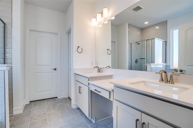 Building Photo - 1600 Tyler Dr