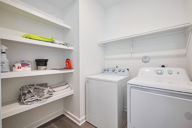 Building Photo - 12331 Palmetto Dr