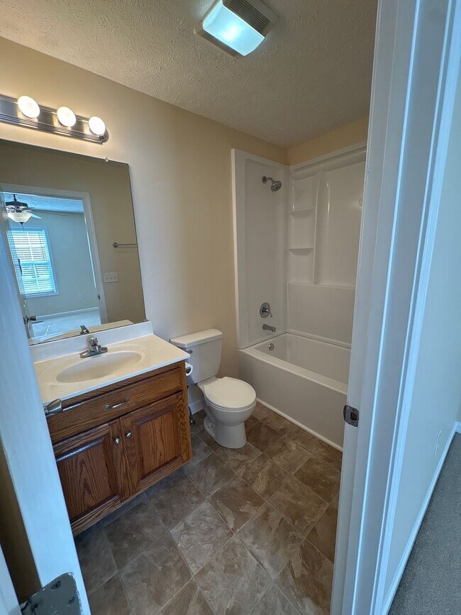 Building Photo - Spacious 3 BedroomHome with Large Yard!!