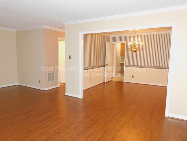 Building Photo - 2418 Cottage Pl