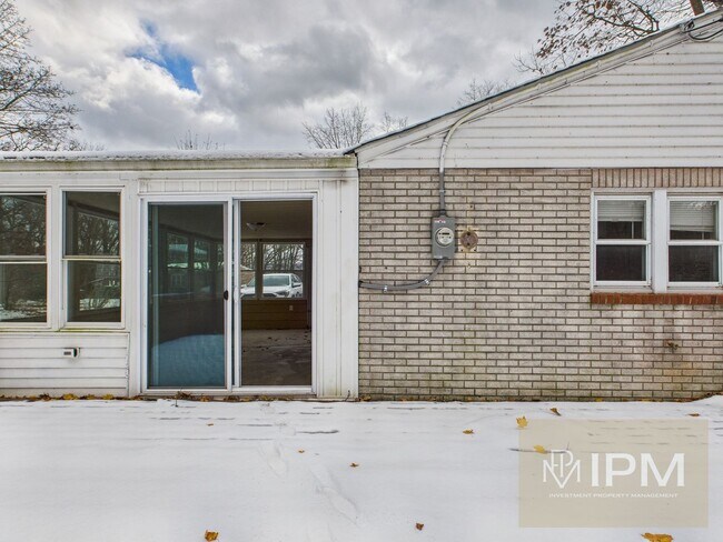 Building Photo - Spacious 3 Bedroom, 1 Bath Home in Central Dauphin Schools!