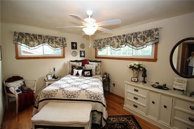 Building Photo - 3753 Evergreen Dr