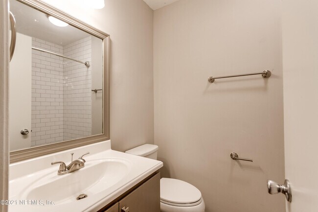 Building Photo - 1357 Kingsley Ave