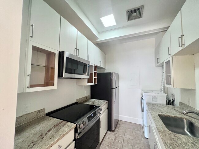 Building Photo - 1413 Hopkins St NW