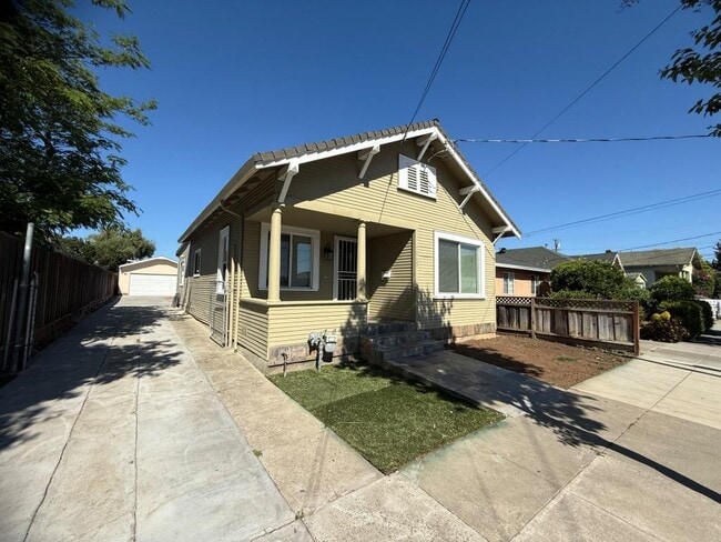 Primary Photo - 1062 Lick Ave