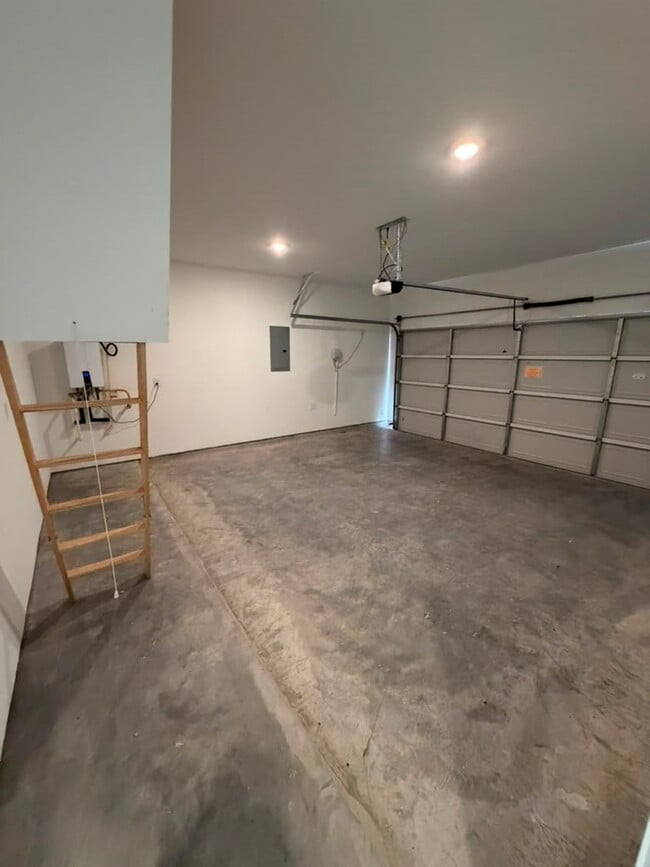 Building Photo - 2847 Gdn Mdw St