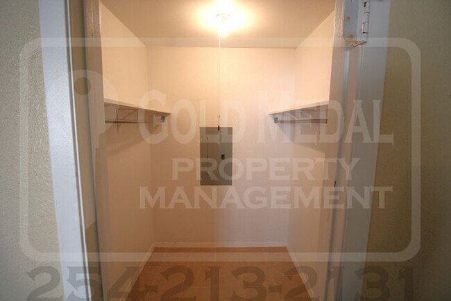 Building Photo - 2002 Sherman Dr