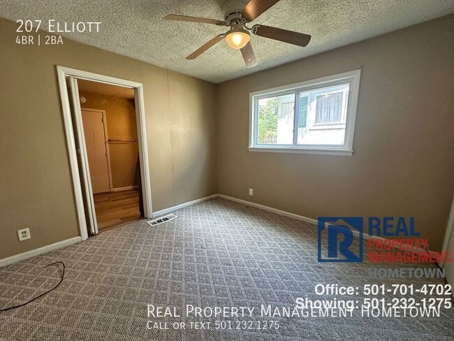 Building Photo - 207 Elliott-
