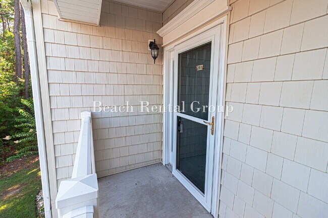 Building Photo - 3 Bedroom End Unit w/ Screened-In Balcony