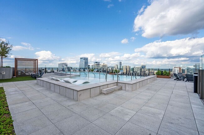 Building Photo - 1212 Demonbreun St