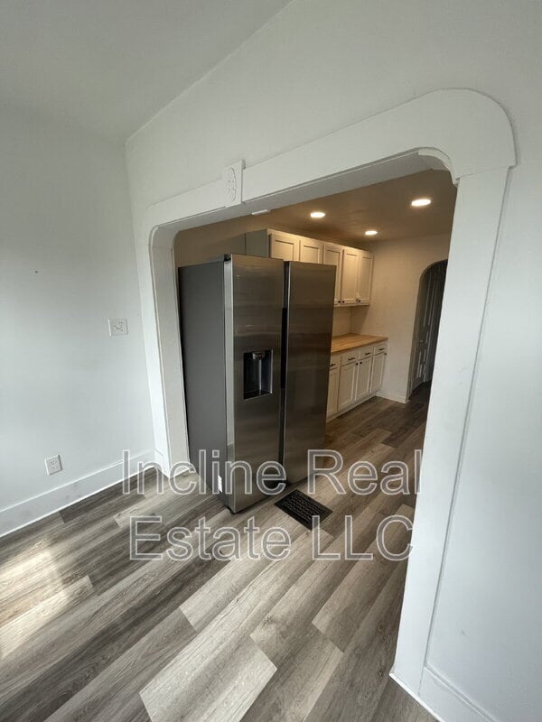 Building Photo - 561 2nd St