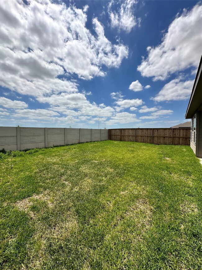 Building Photo - 6726 Violet Clover Ave