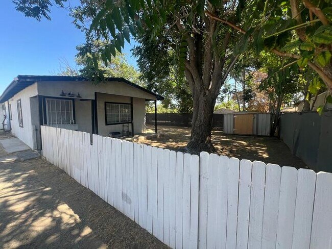 Building Photo - Fully Furnished 3 Bed House for Rent Campbell Ave Riverside CA