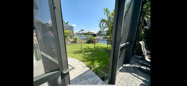 Building Photo - 1410 Vía Milanese