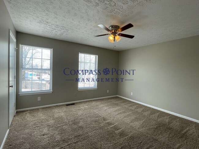Building Photo - 2BR 1.5 BTH townhouse, First Month's Rent Free!!