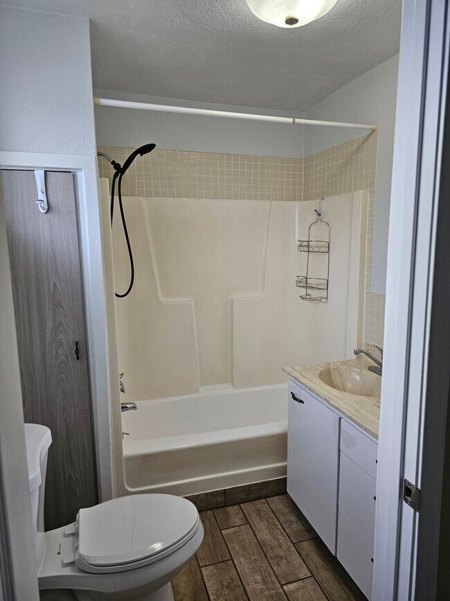 Building Photo - Charming 4Bed/2Bath Home in the Heart of Rainier! Available 6/10/26