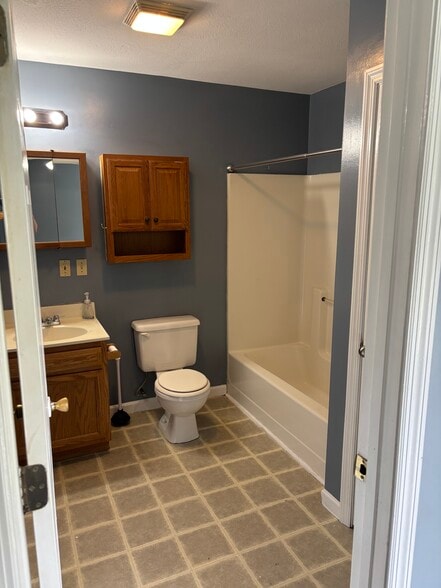 Building Photo - 502 Vista Oaks Dr