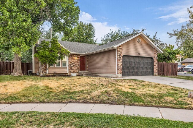 Building Photo - Charming Farmington Home in Peaceful Cul-de-Sac