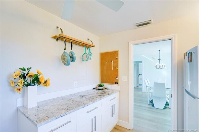 Building Photo - 2370 NE Ocean Blvd